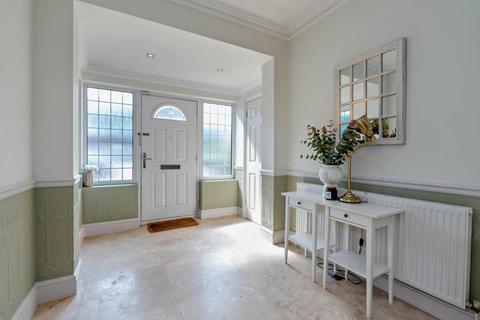 4 The Drive, Edgware, HA8 8PR
