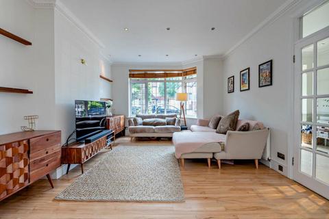 4 The Drive, Edgware, HA8 8PR