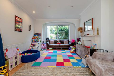 4 The Drive, Edgware, HA8 8PR