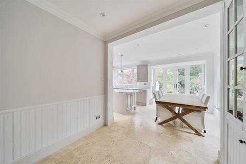 4 The Drive, Edgware, HA8 8PR