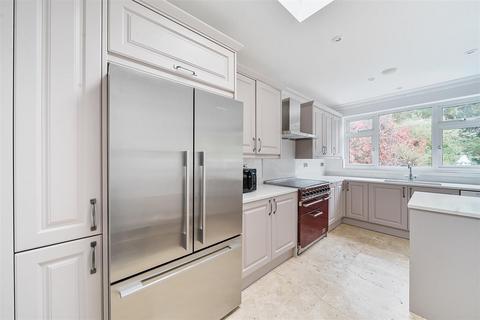 4 The Drive, Edgware, HA8 8PR
