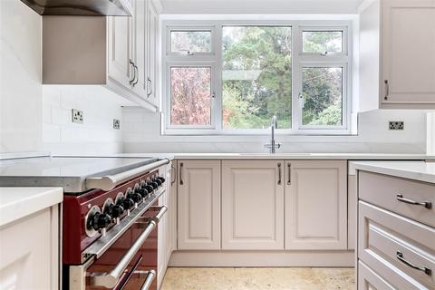 4 The Drive, Edgware, HA8 8PR