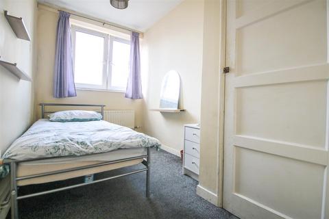 1 bedroom in a house share to rent, Ellsworth Street, London E2