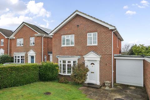 4 bedroom link detached house for sale, Selborne Close, Petersfield, GU32