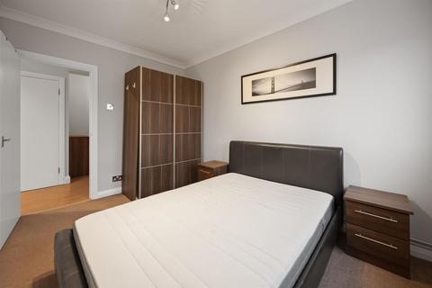 3 bedroom apartment to rent, Fairfax Road, South Hampstead NW6