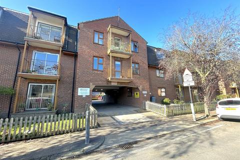 2 bedroom retirement property for sale, Porchester Court, Leigh-On-Sea