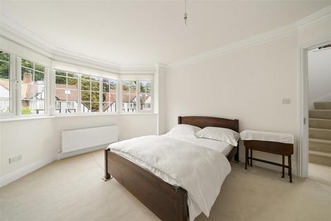 4 bedroom end of terrace house for sale, Michelham Gardens, Twickenham