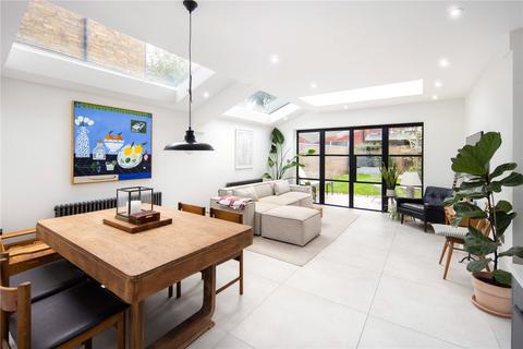 8a Ashenden Road, London, E5 0DP