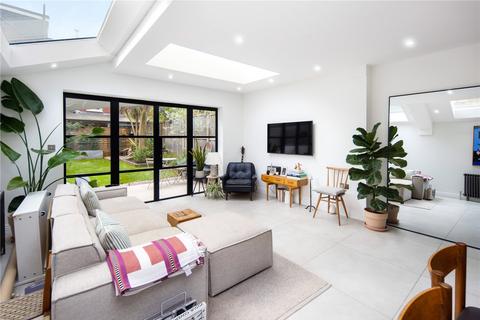 8a Ashenden Road, London, E5 0DP