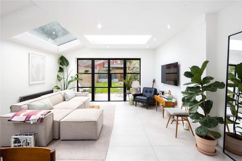 8a Ashenden Road, London, E5 0DP