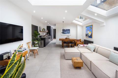 8a Ashenden Road, London, E5 0DP