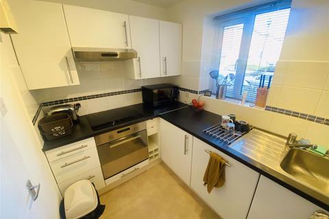 2 bedroom ground floor flat to rent, BPC02020 Caslon Court, Somerset Street, Bristol BS1