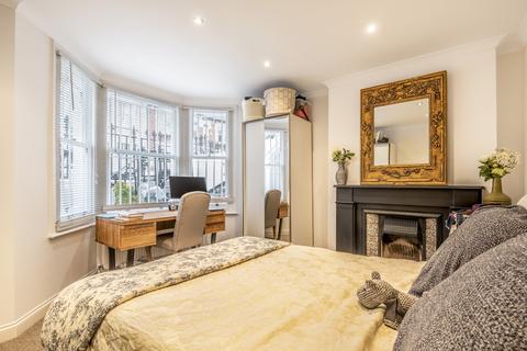 2 bedroom flat to rent, Mirabel Road London SW6