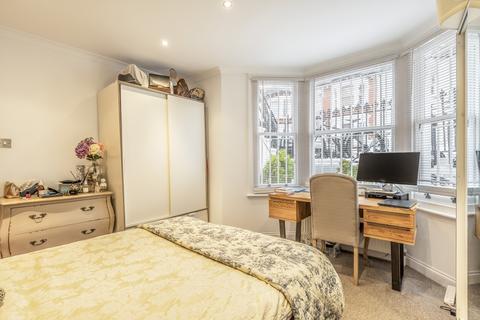 2 bedroom flat to rent, Mirabel Road London SW6