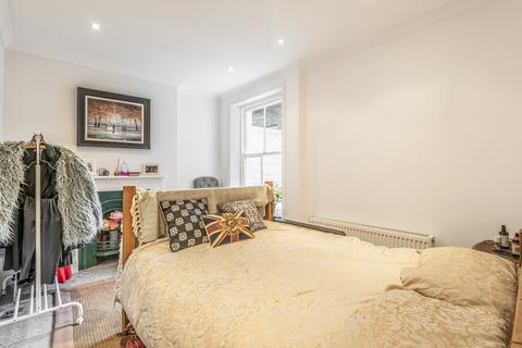 2 bedroom flat to rent, Mirabel Road London SW6