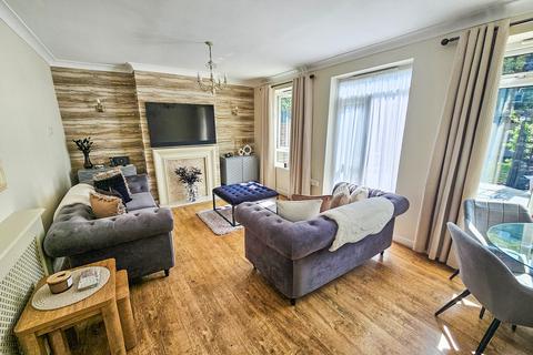 3 bedroom terraced house for sale, Canning Town, London, E16