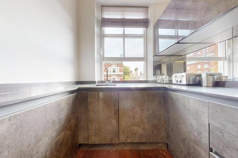 3 bedroom flat for sale, Palace Gate, London W8