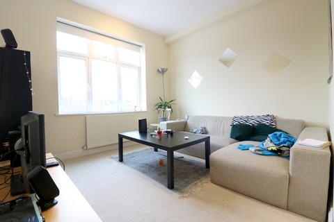 3 bedroom flat share to rent, Craven Avenue, London, W5