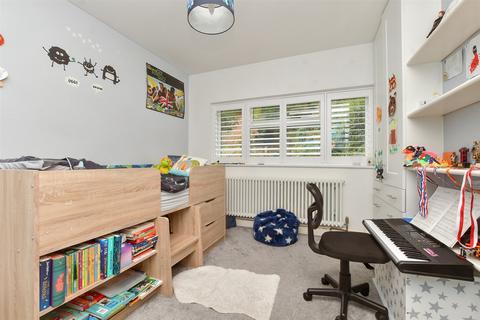 68 Oaks Road, Kenley, CR8 5NR