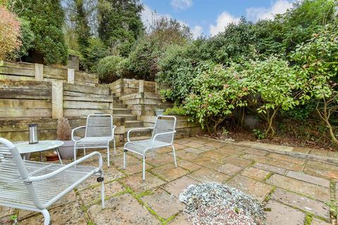 68 Oaks Road, Kenley, CR8 5NR