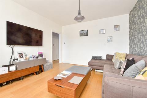 68 Oaks Road, Kenley, CR8 5NR