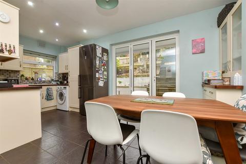 68 Oaks Road, Kenley, CR8 5NR