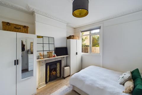 2 bedroom ground floor flat for sale, Park Hall Road, London N2