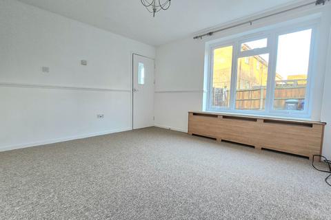 3 bedroom semi-detached house to rent, Bardsley Drive, Farnham