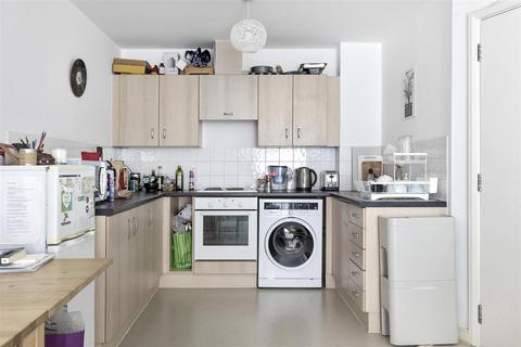 1 bedroom flat for sale, 1 Salamanca Place, London, Vauxhall, SE1