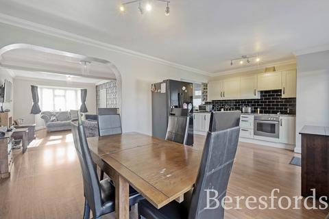 4 bedroom semi-detached house for sale, Eyhurst Avenue, Hornchurch, RM12