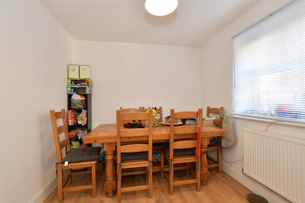 Kitchen/ Dining Room