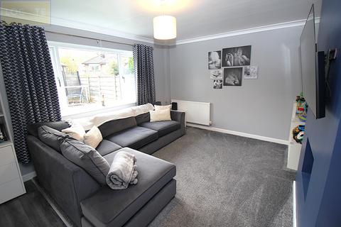 4 bedroom semi-detached house for sale, Peers Close Flixton