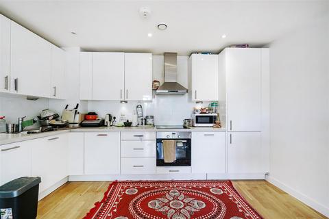 1 bedroom flat for sale, Manor Lane, Feltham TW13