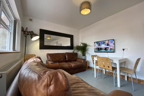 6 bedroom semi-detached house to rent, *£140pppw excluding bills* Albert Grove, Lenton