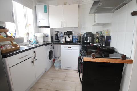 2 bedroom flat to rent, Cheshunt Wash, Cheshunt