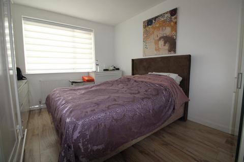 2 bedroom flat to rent, Cheshunt Wash, Cheshunt