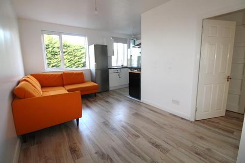 2 bedroom flat to rent, Cheshunt Wash, Cheshunt