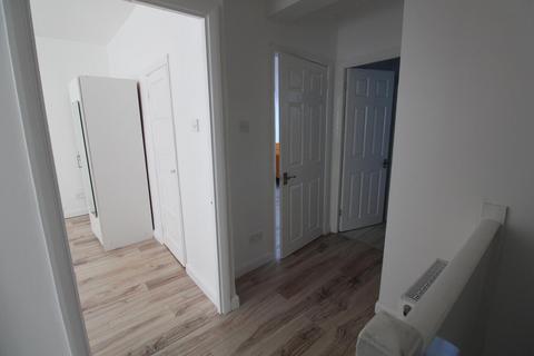 2 bedroom flat to rent, Cheshunt Wash, Cheshunt