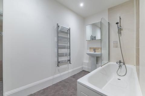 3 bedroom flat to rent, Mowbray Road, Kilburn