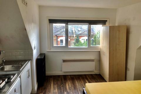 Studio to rent, Emanuel Avenue, Acton London W3