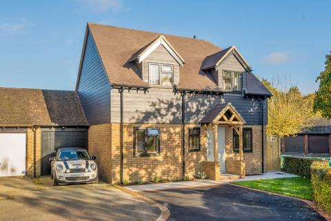 4 bedroom link detached house for sale