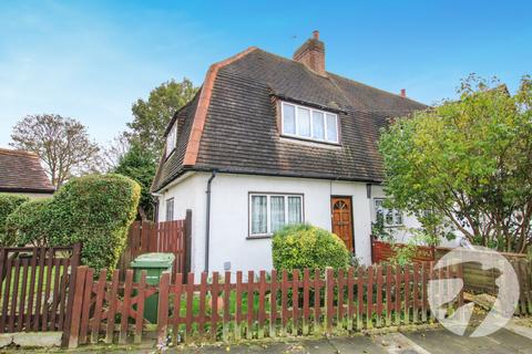 3 bedroom end of terrace house for sale, Dickson Road, London, SE9