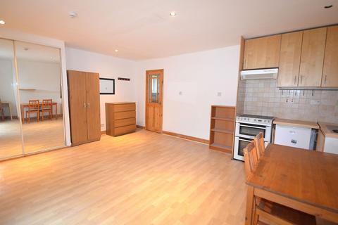 Studio to rent, Central Hill, Crystal Palace SE19