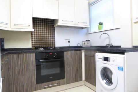 2 bedroom house to rent, Manor Rise, Huddersfield HD4