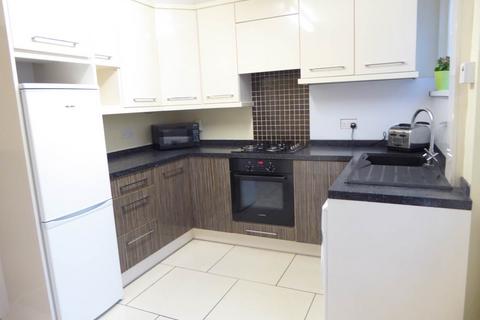 2 bedroom house to rent, Manor Rise, Huddersfield HD4