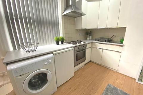 2 bedroom house to rent, Manchester Road, Huddersfield HD1