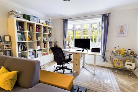 7 Downs Avenue, Epsom, KT18 5HQ