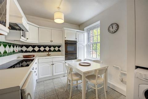 3 bedroom apartment for sale, Hortensia Road, London