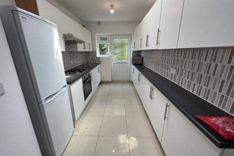 7 bedroom semi-detached house to rent, Clifton Avenue, Manchester M14