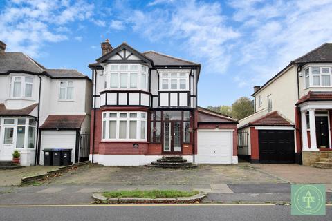 3 bedroom detached house to rent, Wynchgate, London, N14